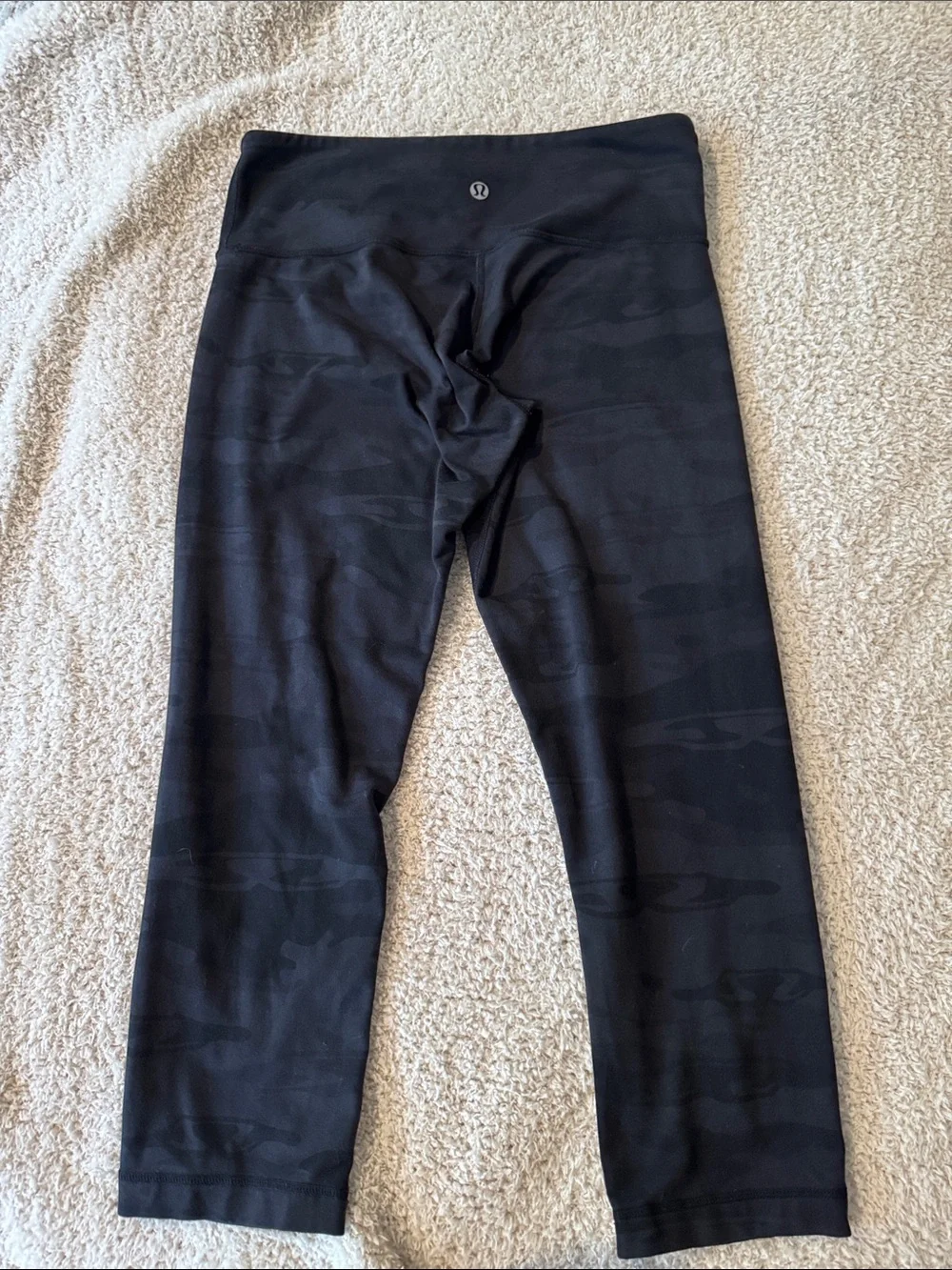 lululemon wunder capri  Black Camo-Print  Size 6